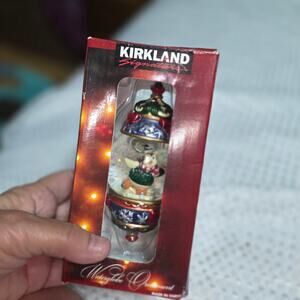 KIRKLAND SIGNATURE WATER GLOBE ORNAMENT PENQUIN